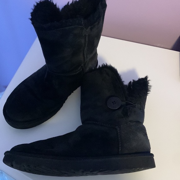 Bailey Button Ugg Short Ankle Boot - Picture 3 of 9